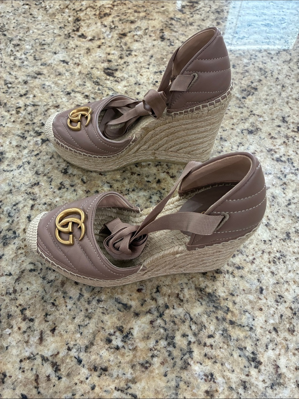 Gucci Quilted Dusty Pink Leather Espadrille Wedges with Gold GG - Picture 5 of 6